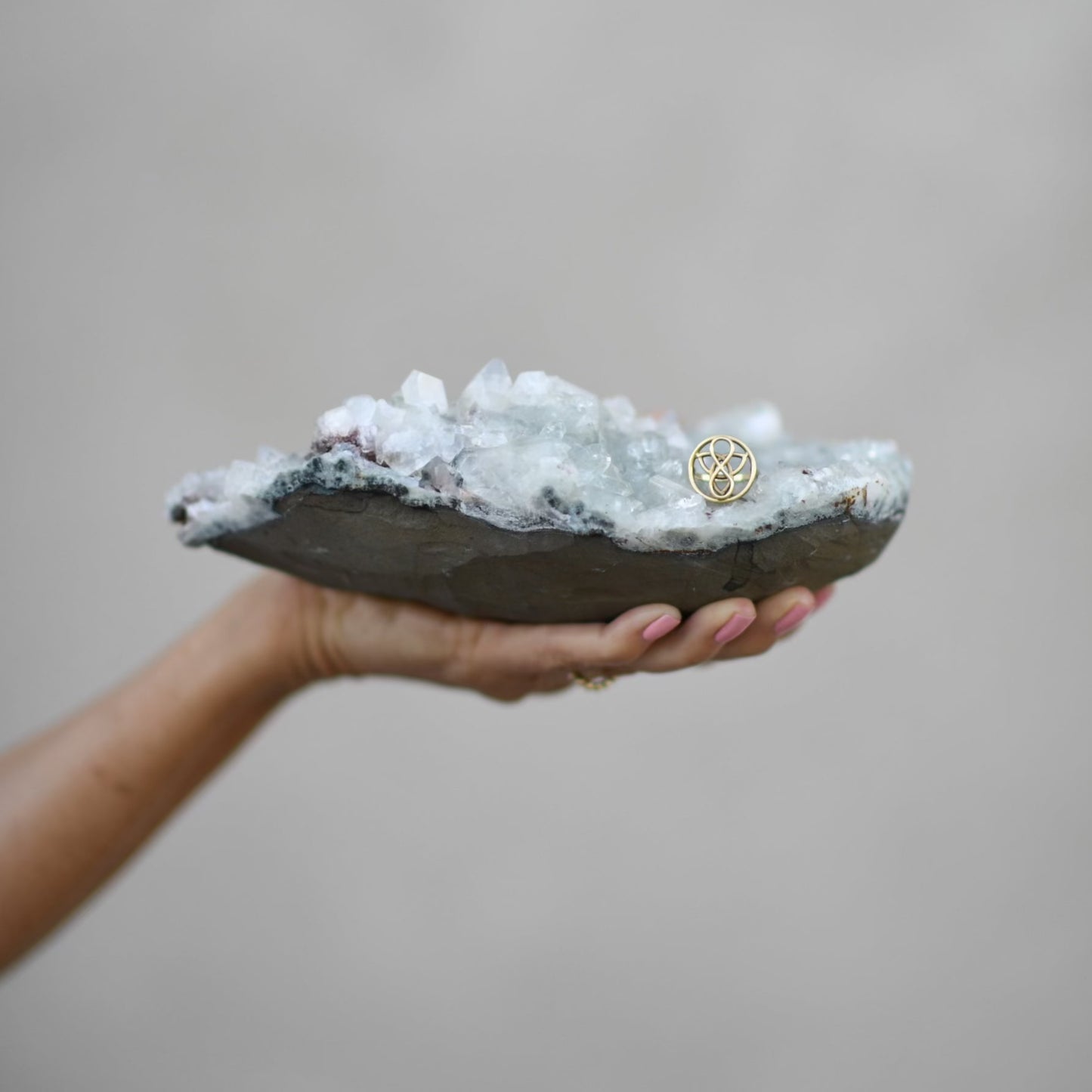 DIAMOND LIGHT CRYSTAL YONI EGG: AUSSET COBALT Through this stone we begin to see with our inner vision the energy cords which connect you to everyting and everyone.