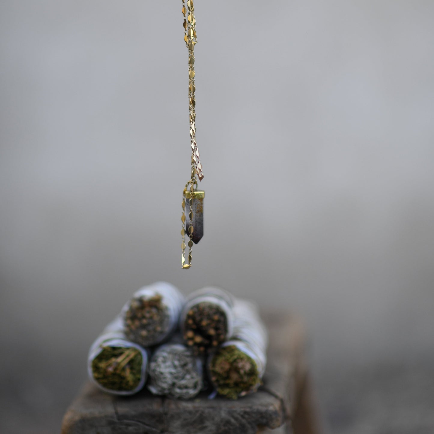 CEDAR INCENSE helps to free oneself from emotional pain, stagnation and energy stored in your hips and root chakra. It gives you support, balance and self awareness.