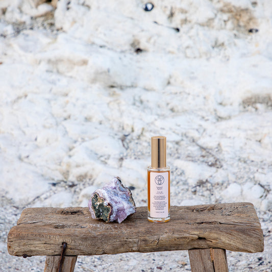 CALM FACE MIST creates calmness and inner connection. A loving gesture to your soul.