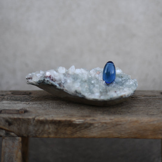 DIAMOND LIGHT CRYSTAL YONI EGG: AUSSET COBALT Through this stone we begin to see with our inner vision the energy cords which connect you to everyting and everyone.