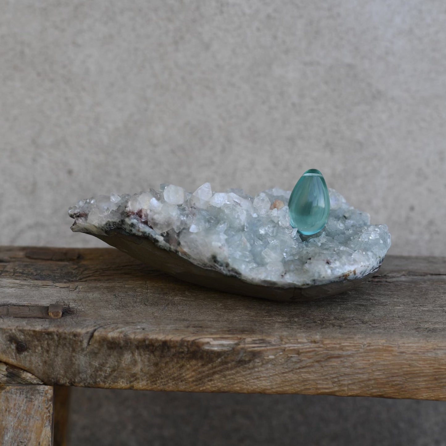 DIAMOND LIGHT CRYSTAL YONI EGG: AUSSET COBALT Through this stone we begin to see with our inner vision the energy cords which connect you to everyting and everyone.